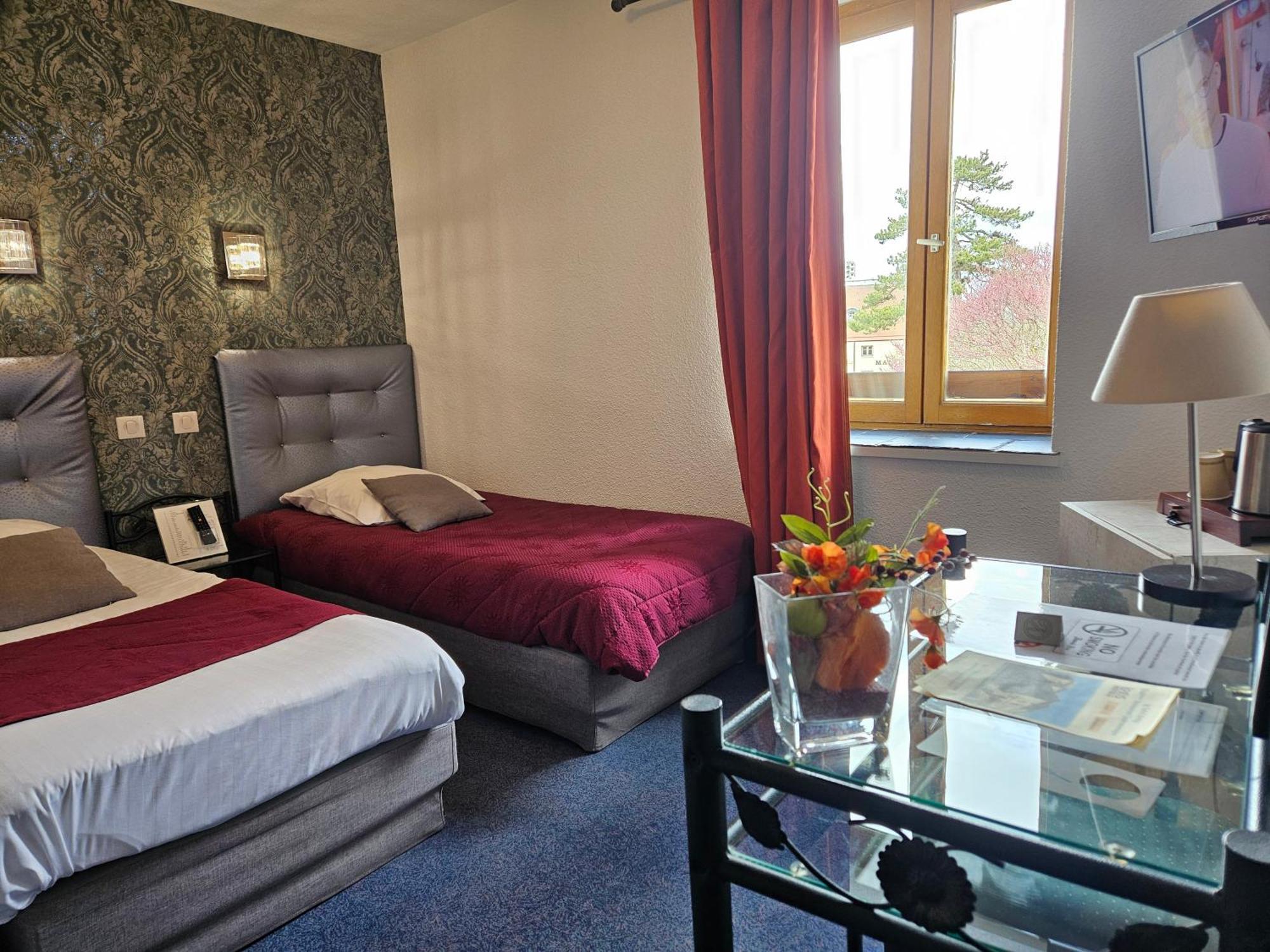 Hotel Le Val D'Amby Hieres-Sur-Amby Exterior foto