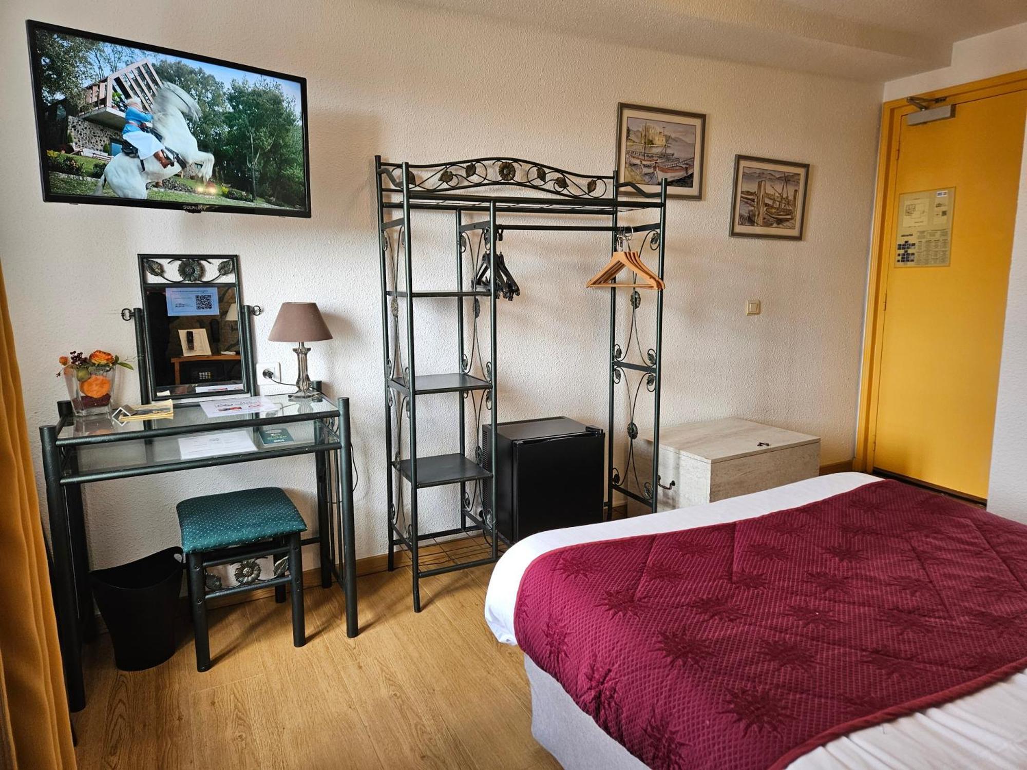 Hotel Le Val D'Amby Hieres-Sur-Amby Exterior foto